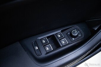 Volkswagen Passat Variant 2.0 TDI 190k Highline 4x4 RLINE - 18