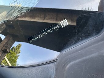 Toyota C-HR Hybrid 1.8 e-CVT, r. 2019 – perfektní stav, spol - 18