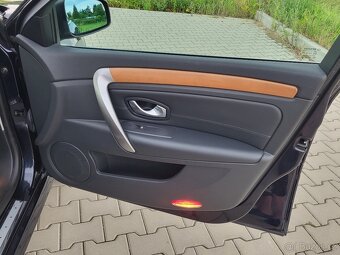Renault Laguna III 2.0dCi 127kW Initiale - tažné - 1.Majitel - 18
