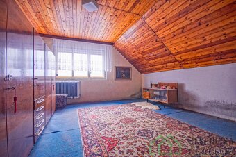 Prodej rodinného domu se zahradou a garáží ve městě Zlaté Ho - 18