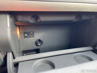 Volkswagen Touran 2.0 TDI CROSS kůže, xenoxy - 18
