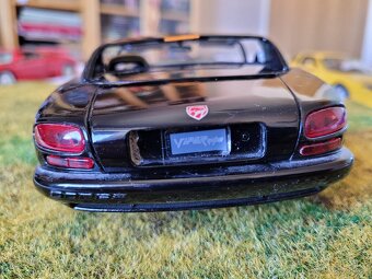 Modely aut 1:18, výrobce Burago, Italie - 18