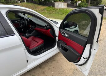Alfa Romeo Giulia 2.0 Turbo 16V AT8 Veloce Ti - 18