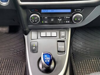 Toyota Auris, 1,8 Hybrid SERV.KNÍŽKA - 18