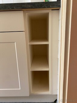 Moderní kuchyňská linka se spotřebiči - 18