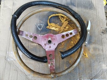 SPORTOVNÍ VOLANT ŠKODA,TRABANT ZRENOVUJI-OBŠIJI-PRODÁM - 18