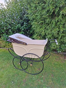Starožitný kočárek pro miminko č. 1010 - 18