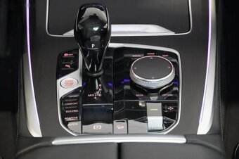 BMW X7, 40D,SOFTCLOSE,PANO,HUD,ČR,DPH - 18
