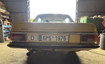 Mercedes Benz W 114/ 115 250D 4C - 18