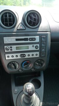 FORD FIESTA  1.3i 44KW  ČERNÁ BARVA 2004 NOVÁ TK  - 18