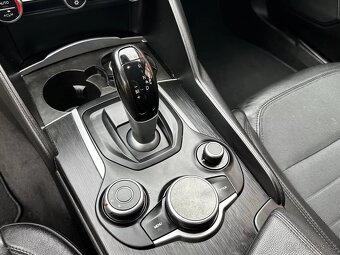 Alfa Romeo Giulia 2.2 JTDM 132kW Super Kůže Navi Automat - 18
