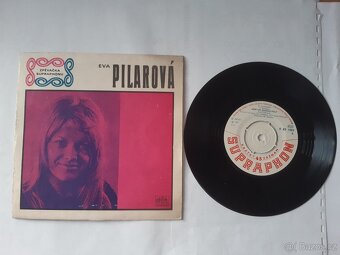 Prodám 35 ks vinylových singlů SP - 18