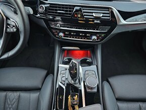 BMW Řada 5, 520d xDrive Touring - 18