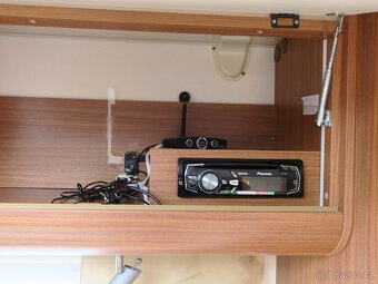 Prodám Karavan Adria Adora 613HT Klimatizace + předstan - 18