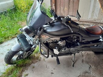 AQUILA Hyosung GV 650 - 18