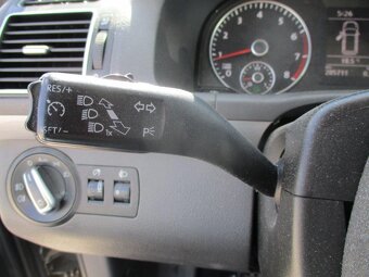 VW TOURAN 1,4CGI 110KW CNG bez koroze 05/2011 - 18