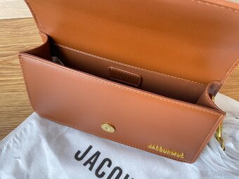 Jacquemus Le Grand Bambino hnedá kabelka - 18