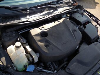 Volvo V40 D2 2.0D 88kw(120hp) r.v.11/2016 ČR - 18