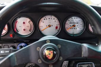 Porsche 911 Carrera 3.2 - 18