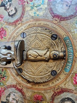 Starožitný hrací stroj, flašinet HEROPHON, 1900 - 18