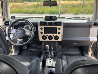 Toyota FJ Cruiser bez koroze, skvělý originální stav - 18