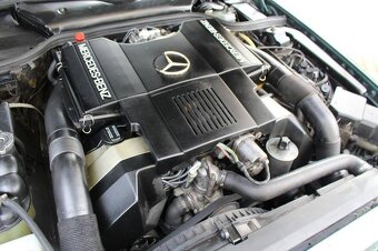 Mercedes-Benz SL 500 V8 Hardtop z roku 1989 - 18
