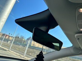 Tesla Model Y LR AWD 64 tis.km - 18