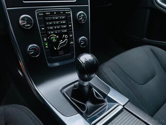 Volvo V60 2.0D 120KW 5VÁLEC MANUÁL BEZ KOROZE - 18