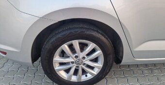 VW Touran 2.0Tdi 110kw, r.v.2019, servis za 54.tis.kč - 18