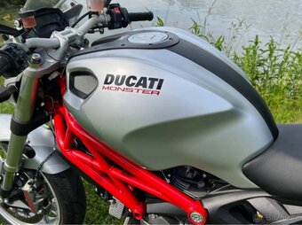 Prodám DUCATI MONSTER 1100 - 18