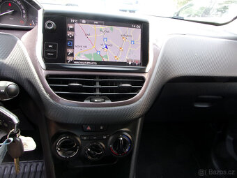 Peugeot 2008 1.2 VTi,navigace,1.majitel,serviskní kniha,TOP - 18