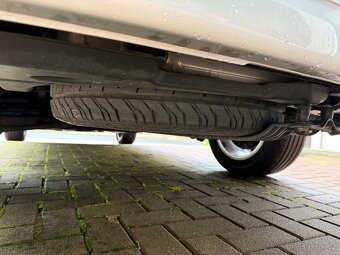 VOLKSWAGEN MULTIVAN T6 2,0 TDI 110 kW / MAN. / TOP STAV - 18
