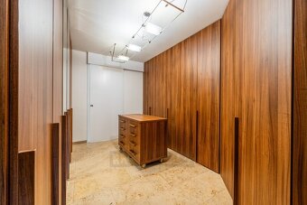Prodej jedinečného, prostorného RD s větší rovinatou zahrado - 18