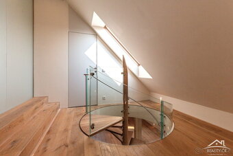 Prodej luxusního bytu 4+kk Praha Smíchov - 18