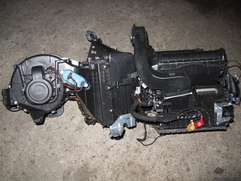 VW T5 klima trubky, popelník, dovírání dveří, nápravnice - 18