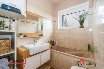 Prodej, domy/rodinný, 576 m2, 53401 Ostřetín, Pardubice [ID  - 18