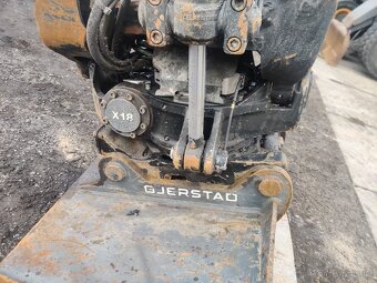 Kolový otočný bagr VOLVO EWR 150 E - 18