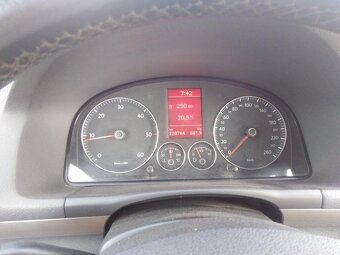 VW TOURAN  1,9 TDi RV 2010,,, NAFTA 77 KW S TAŽNÝM 6. KVALT - 18