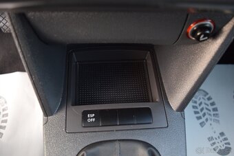 Volkswagen Touran 1.4 TSI 7MÍST  VYHŘEV BOHATÁ VÝBAVA - 18