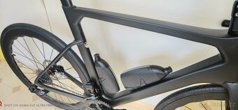 silniční karbonové kolo s elektronickým řazením - 18