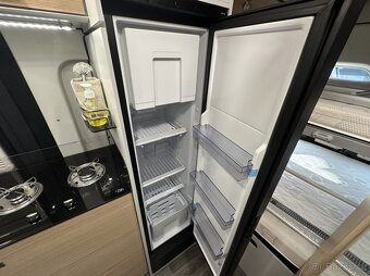 KARMANN-MOBIL DEXTER 581 - TOP STAV - 18