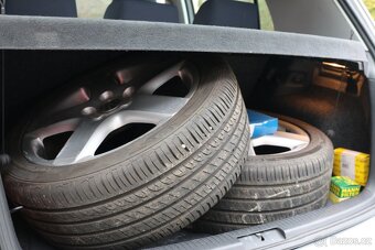 Volkswagen Golf 1.6 FSI Sportline - 18