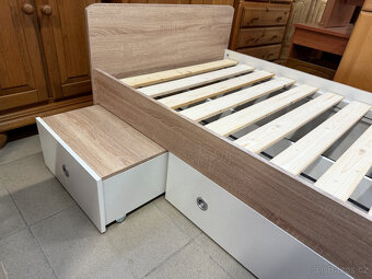 Nová postel s třemi úložnými šuplíky a roštem - 18