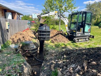 Zemní práce minibagrem Bobcat E19 - 18