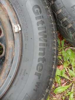 4xObutá zimní sada ŠKODA OCTAVIA 2 15tky. ET 47 195/65 R15 - 18