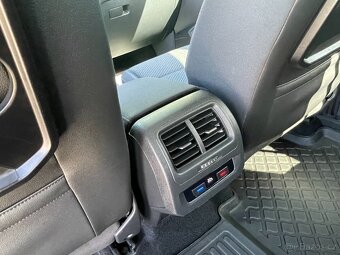 Volkswagen Touran 2.0 TDI 110 kW - REZERVACE - 18