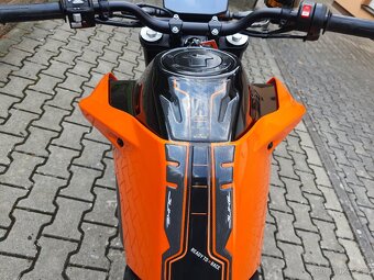 KTM 790 Duke - SUPER STAV - V TP 35 KW 159.900,- Kč - 18