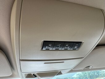 Chrysler Town & Country 3.6 RT Stown DVD 2012 - 18