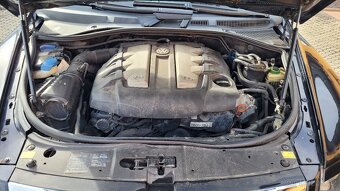 VW Touareg 3,0 TDi 165kW 24v V6 4x4 Individuál - 18