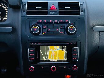 Volkswagen Touran 2.0TDI VÝHŘEV SERVISKA SENZORY PANORAMA - 18